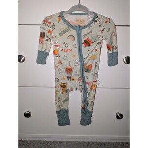 Sunny and Mama Superkitties bamboo zippy in newborn